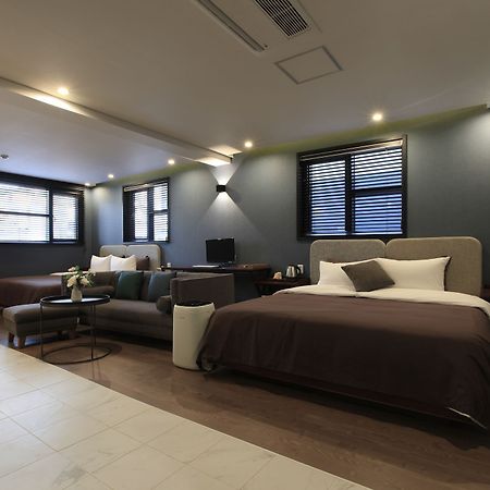 Brown Dot Hotel Yangjeong Busan Buitenkant foto